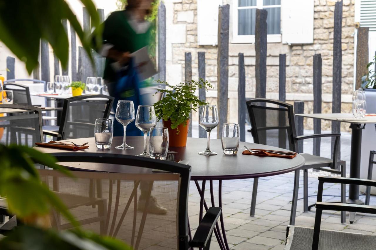 Logis Hotel-Restaurant Le Fontarabie Fontenay-le-Comte Eksteriør billede