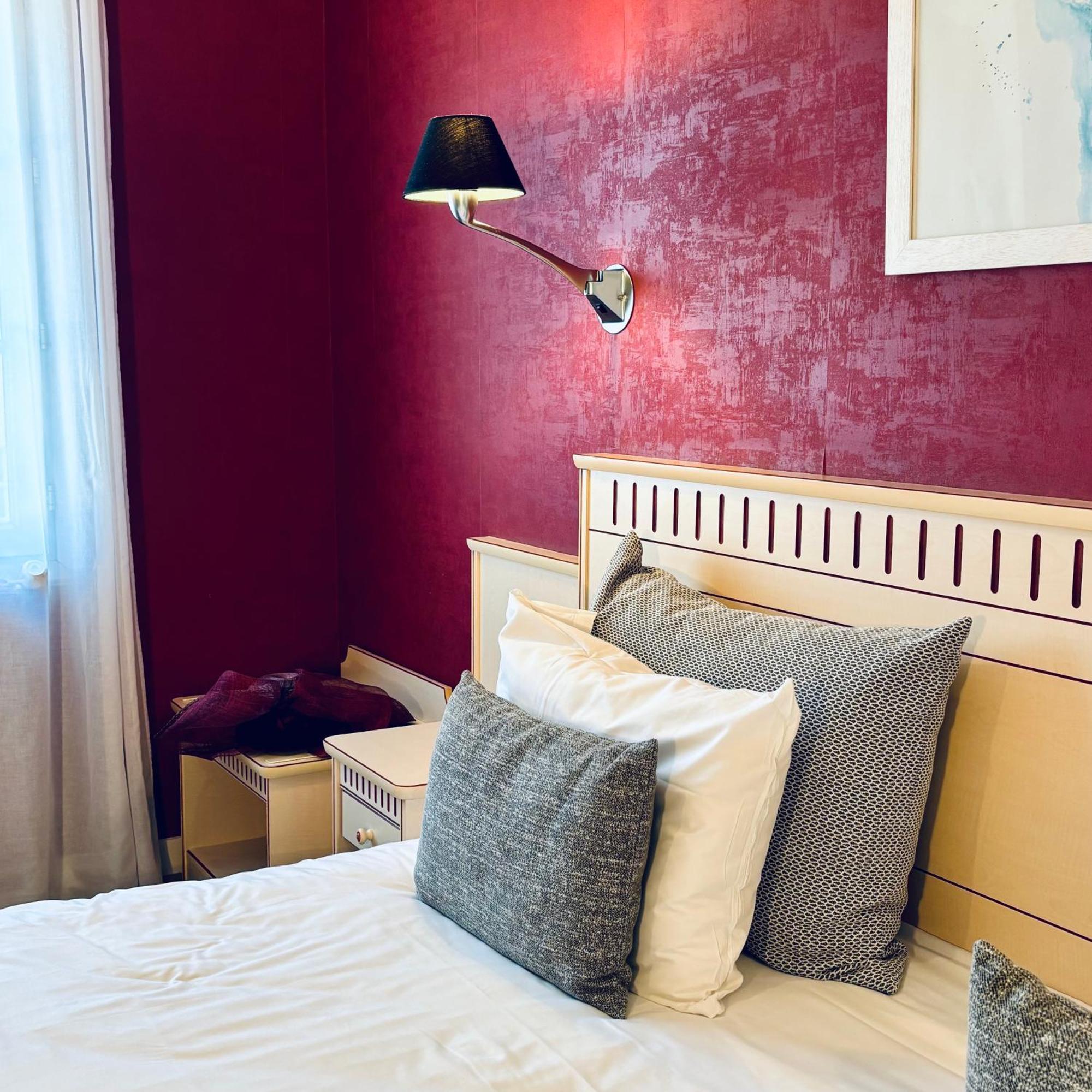 Logis Hotel-Restaurant Le Fontarabie Fontenay-le-Comte Eksteriør billede