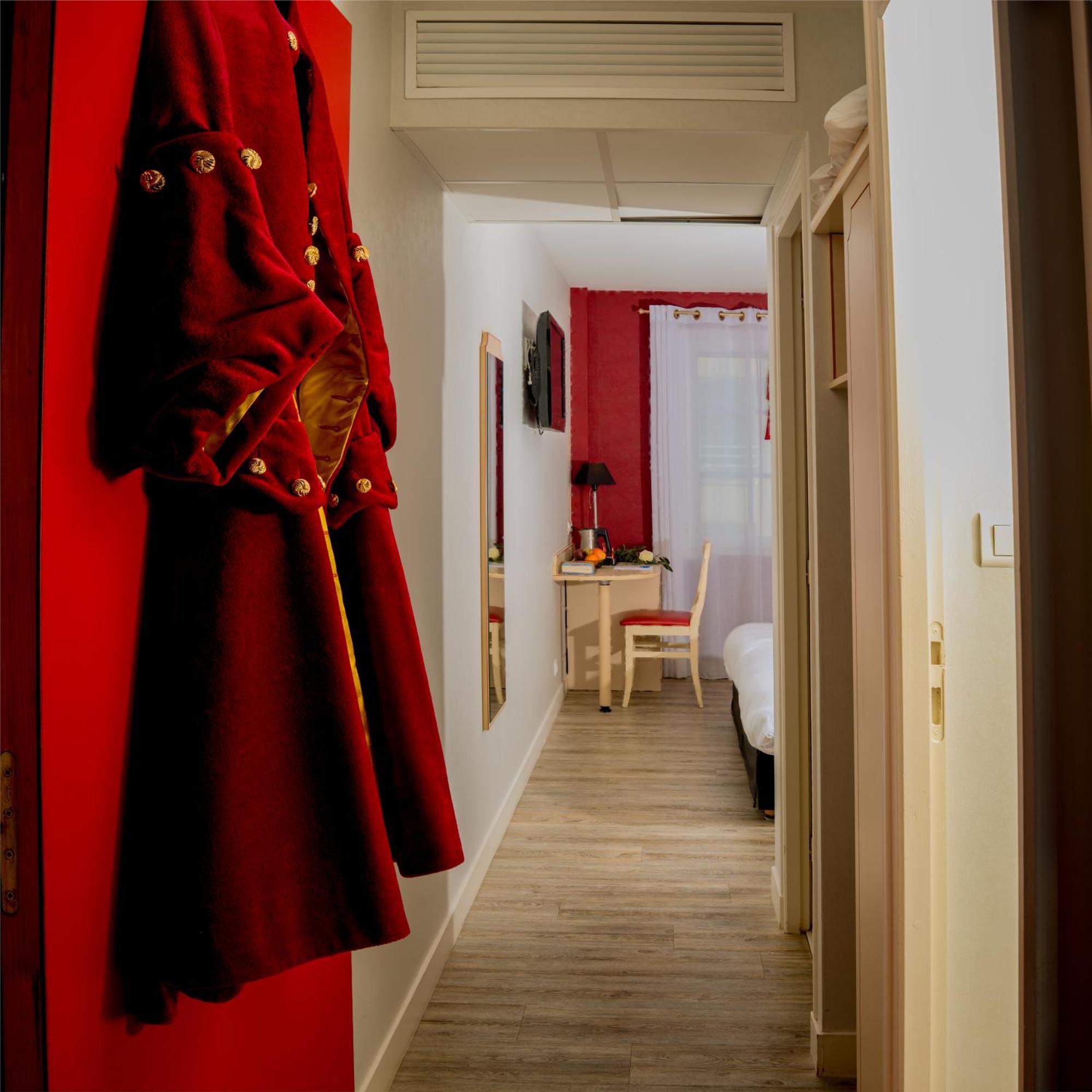 Logis Hotel-Restaurant Le Fontarabie Fontenay-le-Comte Eksteriør billede