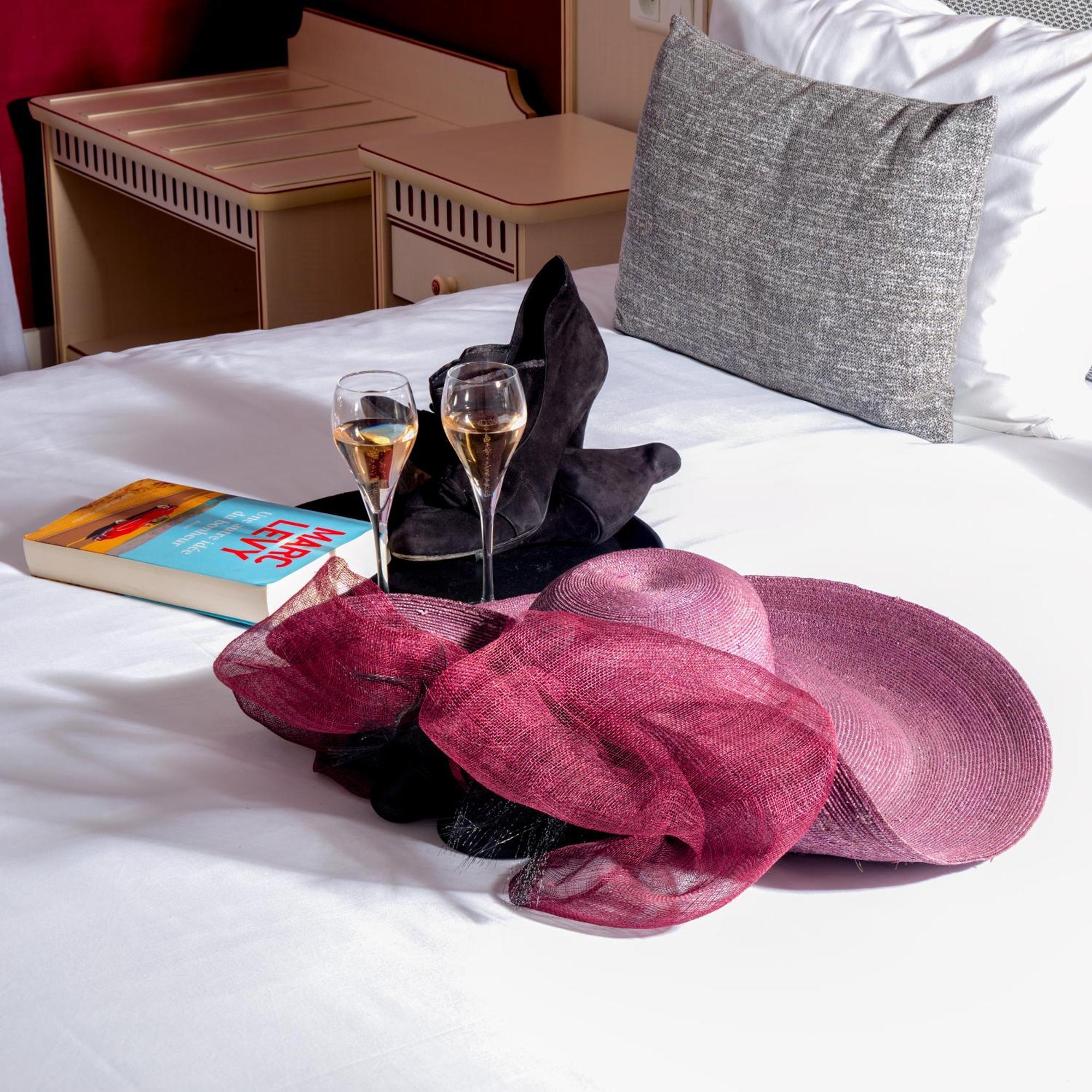 Logis Hotel-Restaurant Le Fontarabie Fontenay-le-Comte Eksteriør billede