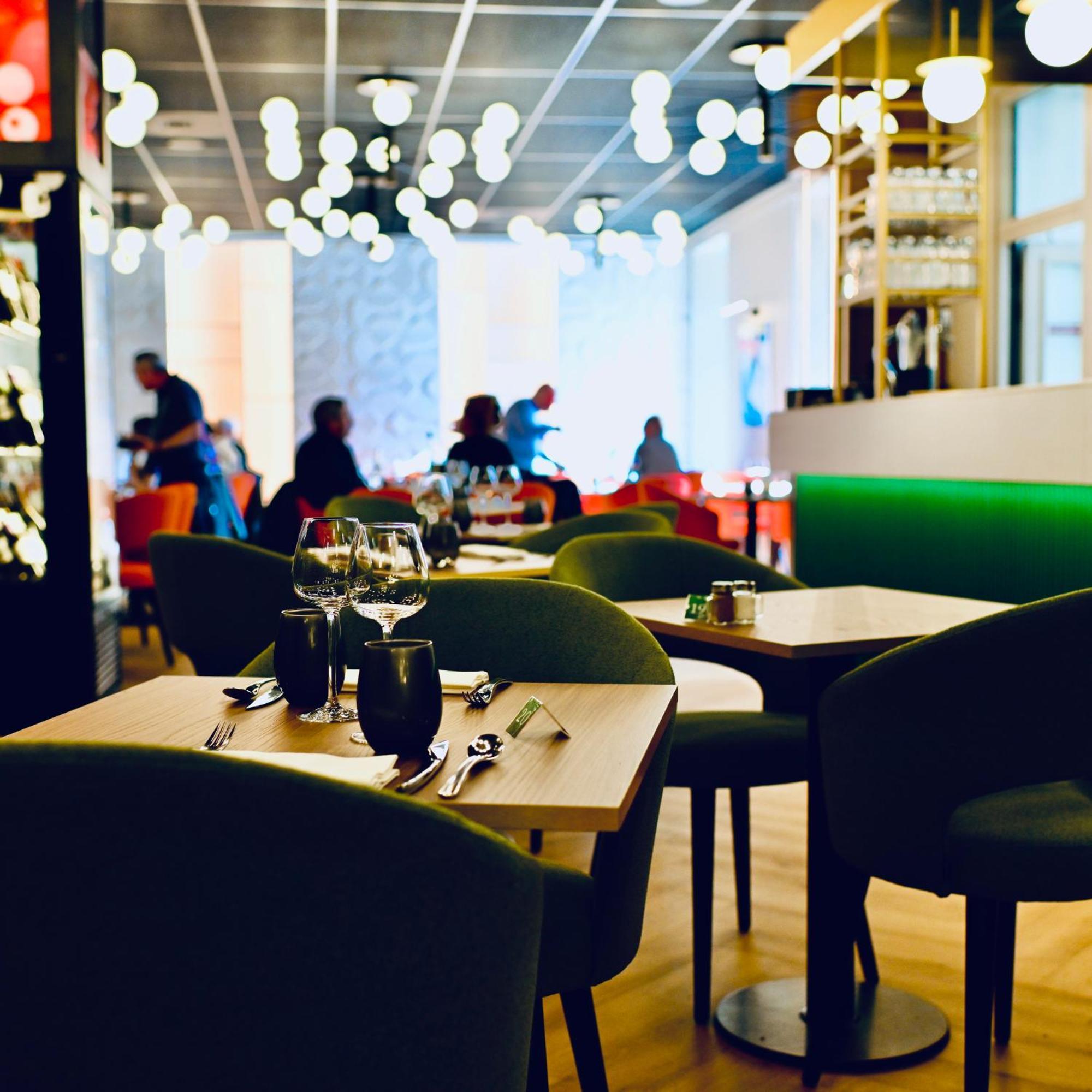 Logis Hotel-Restaurant Le Fontarabie Fontenay-le-Comte Eksteriør billede