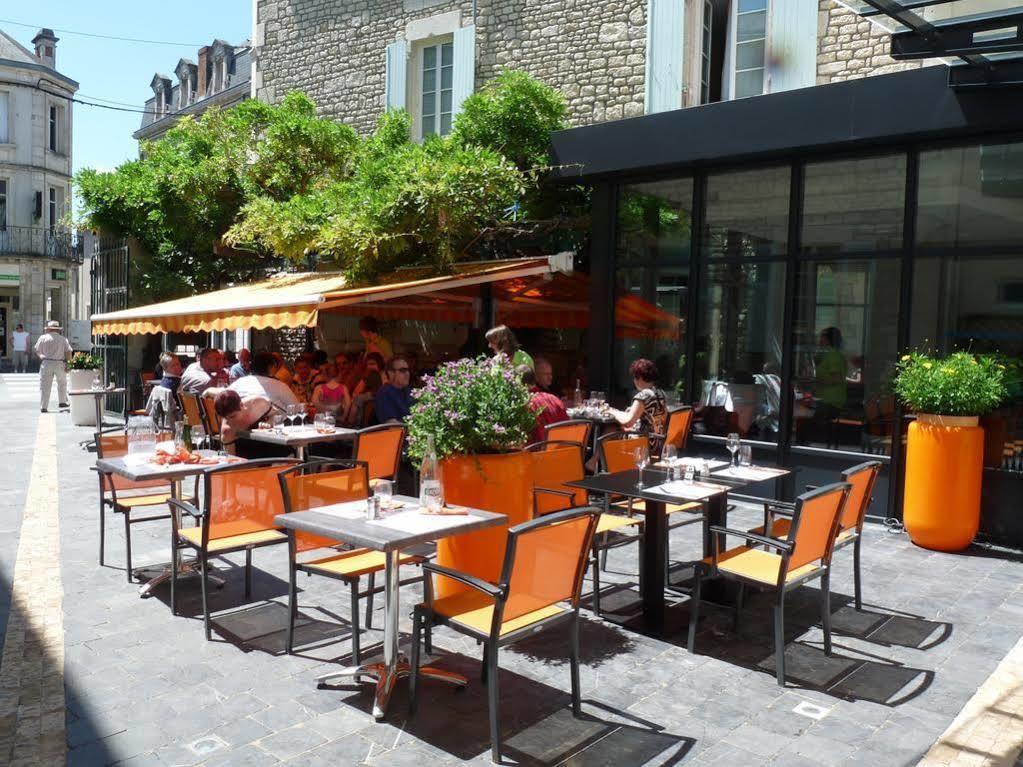 Logis Hotel-Restaurant Le Fontarabie Fontenay-le-Comte Eksteriør billede